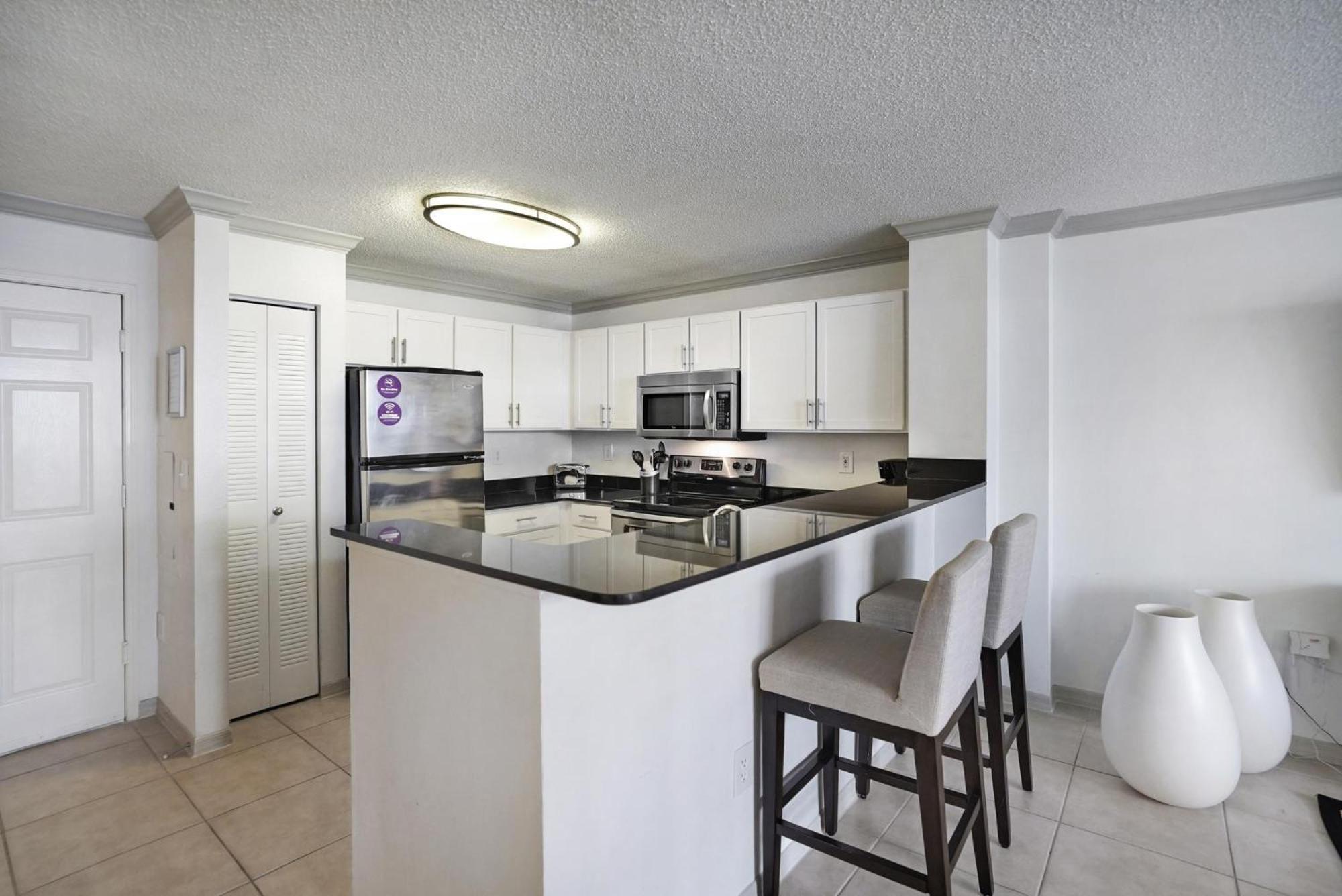 Apartment Dharma Coral Gables At Gables Grand Plaza