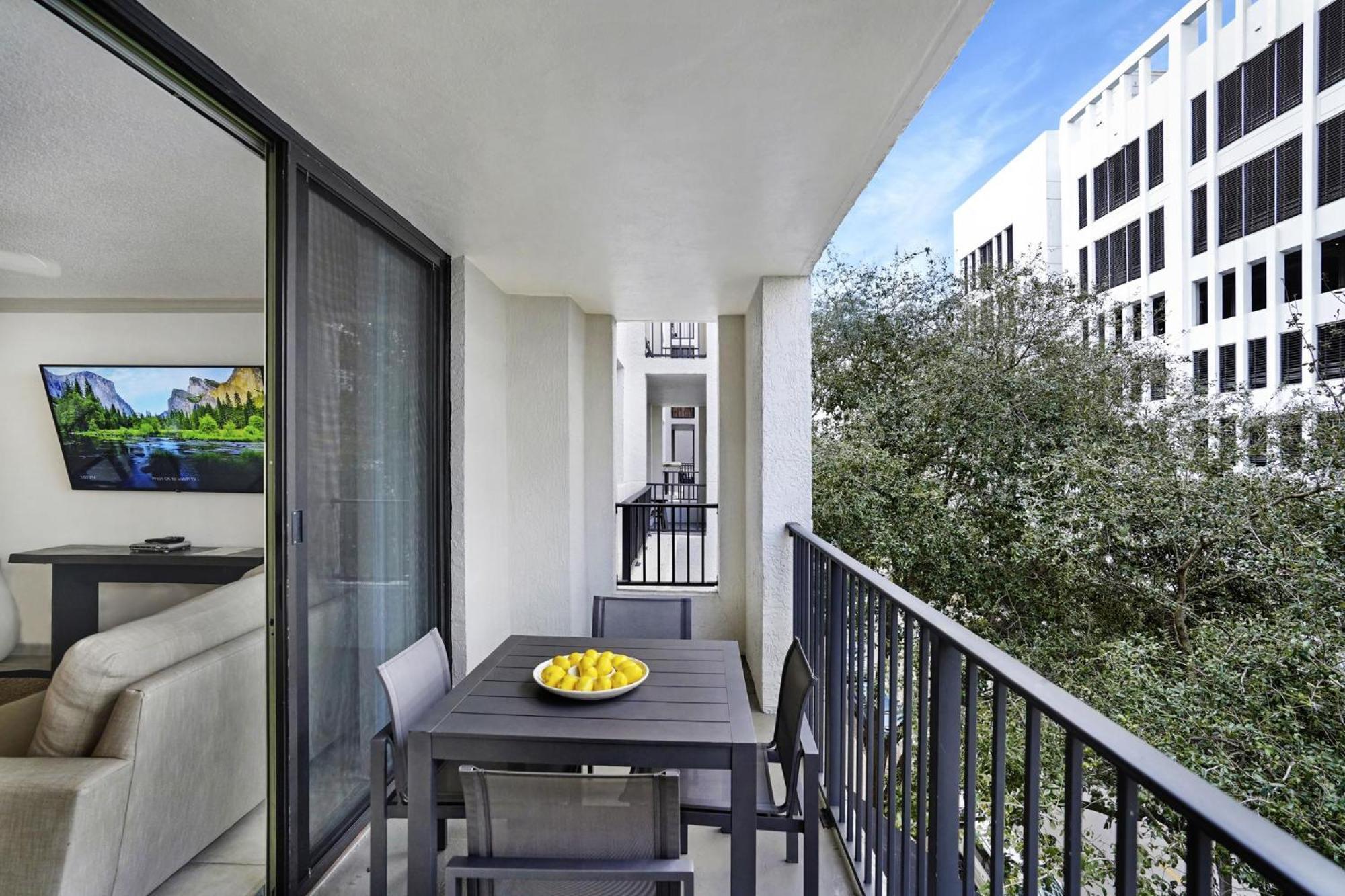Apartment Dharma Coral Gables At Gables Grand Plaza *