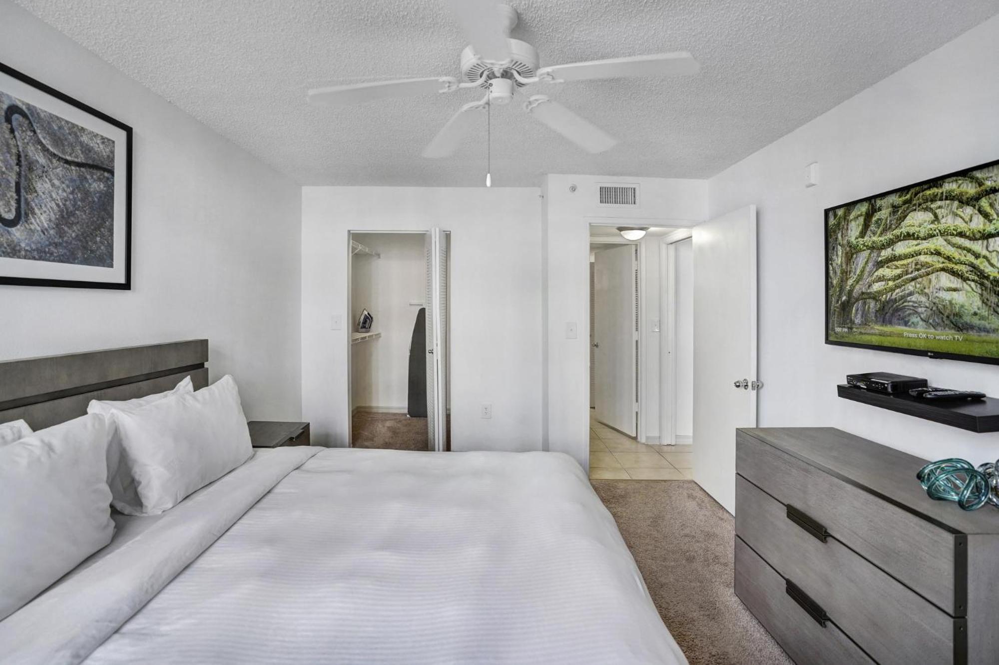 Apartment Dharma Coral Gables At Gables Grand Plaza Miami