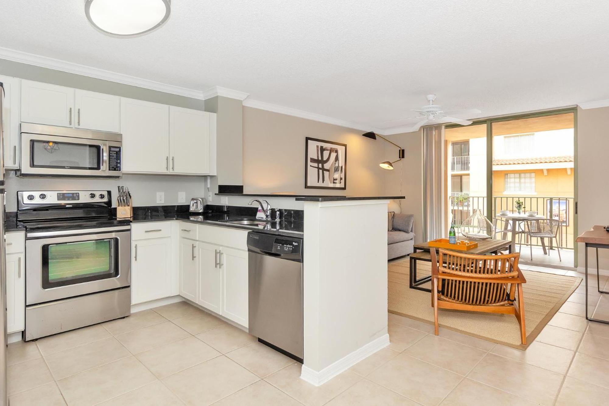 Dharma Coral Gables At Gables Grand Plaza Apartment