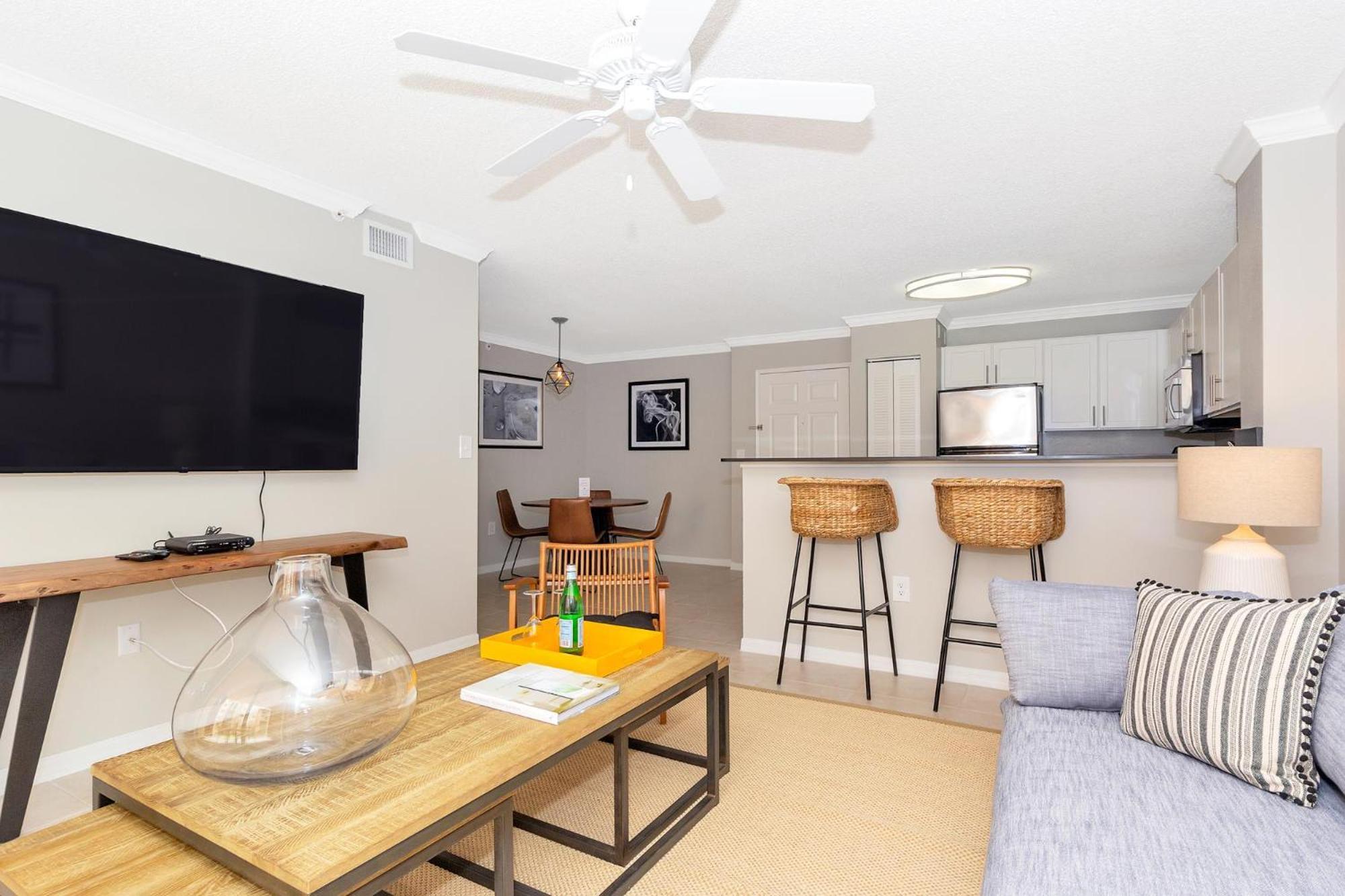 Apartment Dharma Coral Gables At Gables Grand Plaza Miami